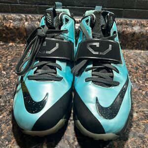 calvin johnson football cleats